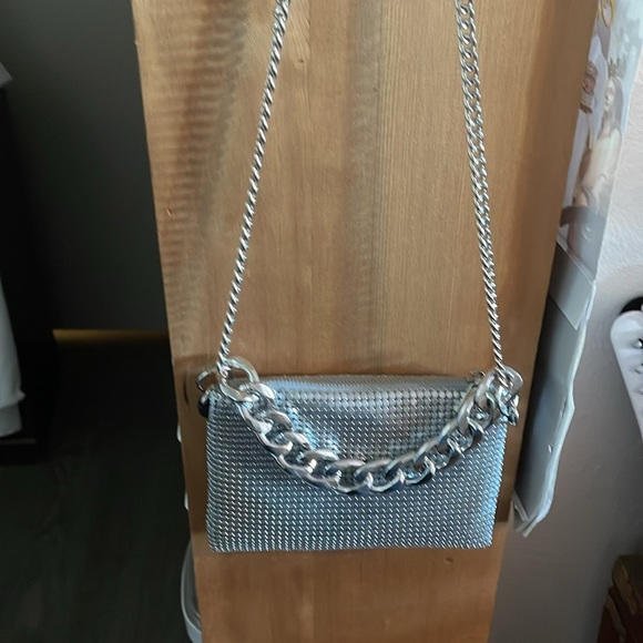 “ BEECOOL” SILVER METAL SHOULDER/CLUTCH BAG - Picture 5 of 7